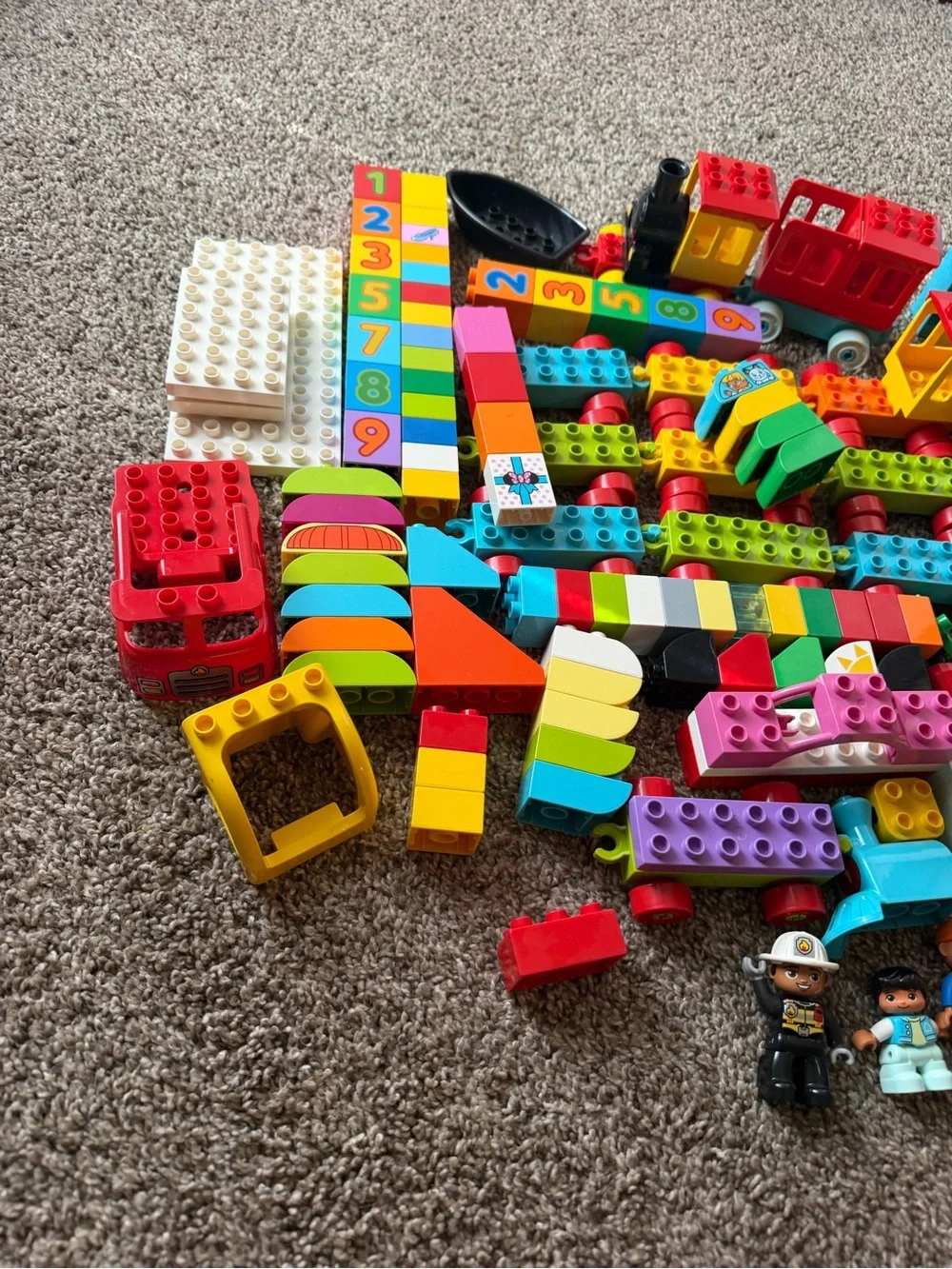 4.5 pounds of a Mixed lot of Duplo blocks with 4 figures boat bike fire truck